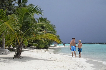 Мальдивы: остров-отель, остров-магазин и остров-пальма