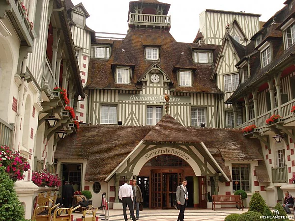 известная гостиница Нормандия