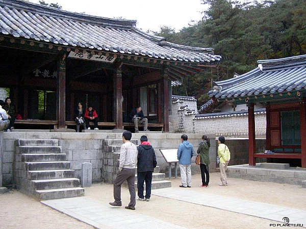 Конфуцианская школа Досан Совон (Dosan Seowon)