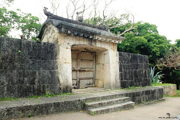 Каменные ворота Сонохян