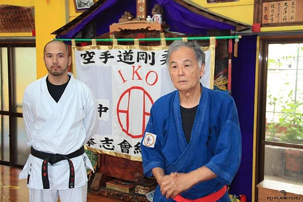 Хокама-сэнсэй (справа) и его ученик