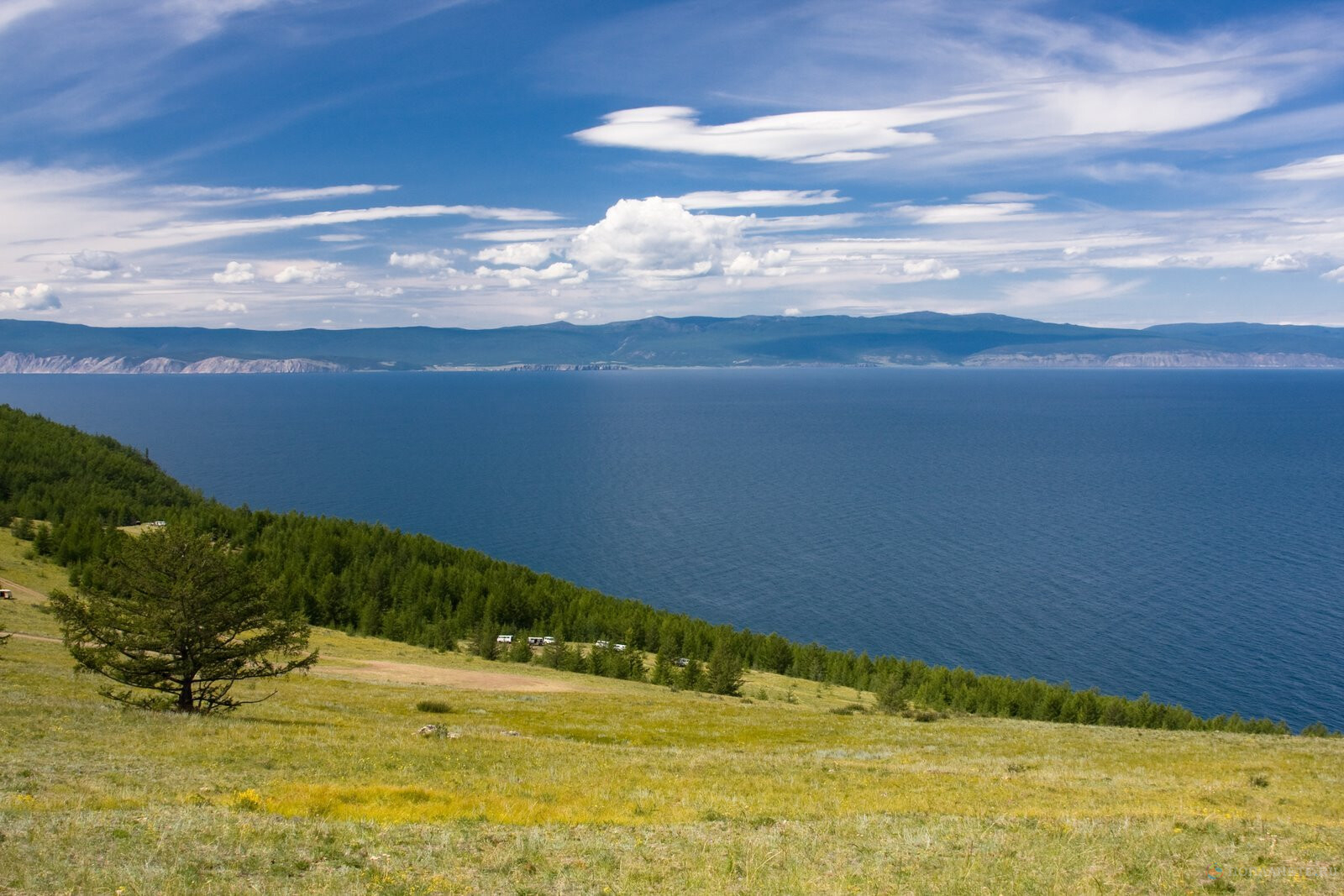 Запущен новый круизный тур по озеру Байкал на судне на воздушной подушке.